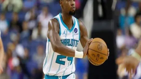 中超第二轮焦点战：上海海港零封长春亚泰，亮点集锦重现